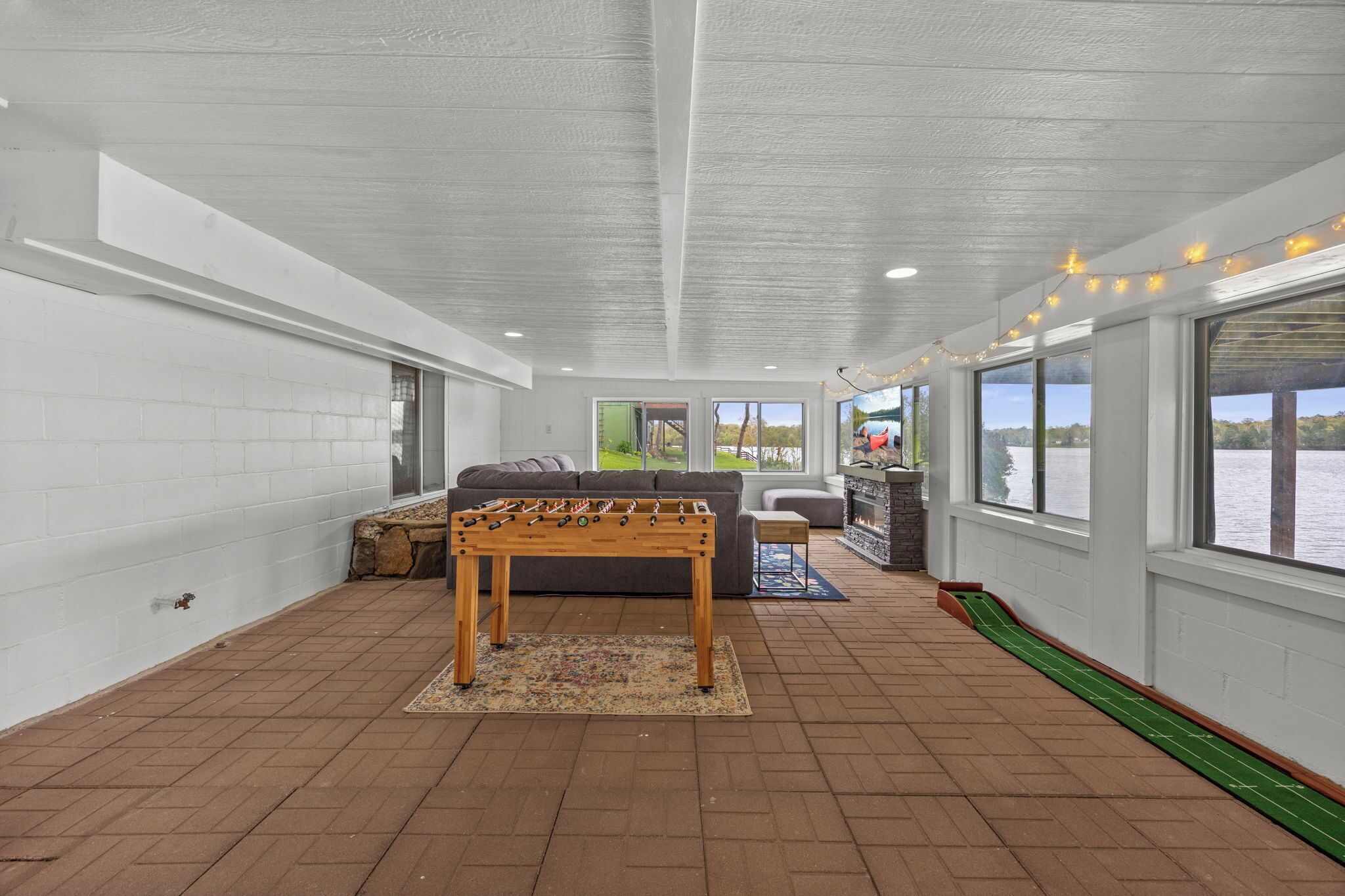 New 5br+3ba+hottub, Spacious Brainerd Lakeside Escape - Brainerd, MN