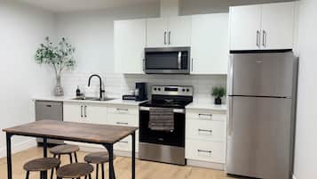 Coffee/tea maker, fridge, microwave, oven