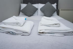 A neatly made bed with white linens and two pillows. - Spacious 4BR North Shields House Sleeps 7 Near Fish Quay Newcastle (North Shields)