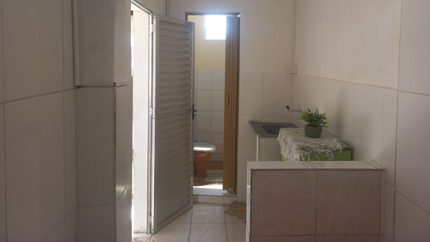 Interior - 20 minutes from the center of Salvador. Room for travelers with private bathroom. (Salvador)
