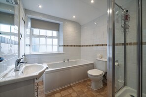 Shower, hair dryer, towels - Clover Cottage -  Ambleside Town Centre with Parking (Ambleside)