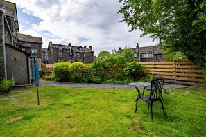 Outdoor dining - Clover Cottage -  Ambleside Town Centre with Parking (Ambleside)