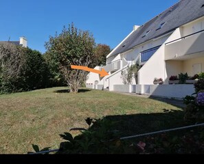 Property grounds - Seaside apartment (Saint-Nic)