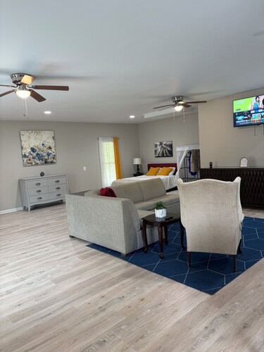 Private Cottage Retreat- Peaceful Escape w/Parking
