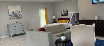 Private Cottage Retreat- Peaceful Escape w/Parking