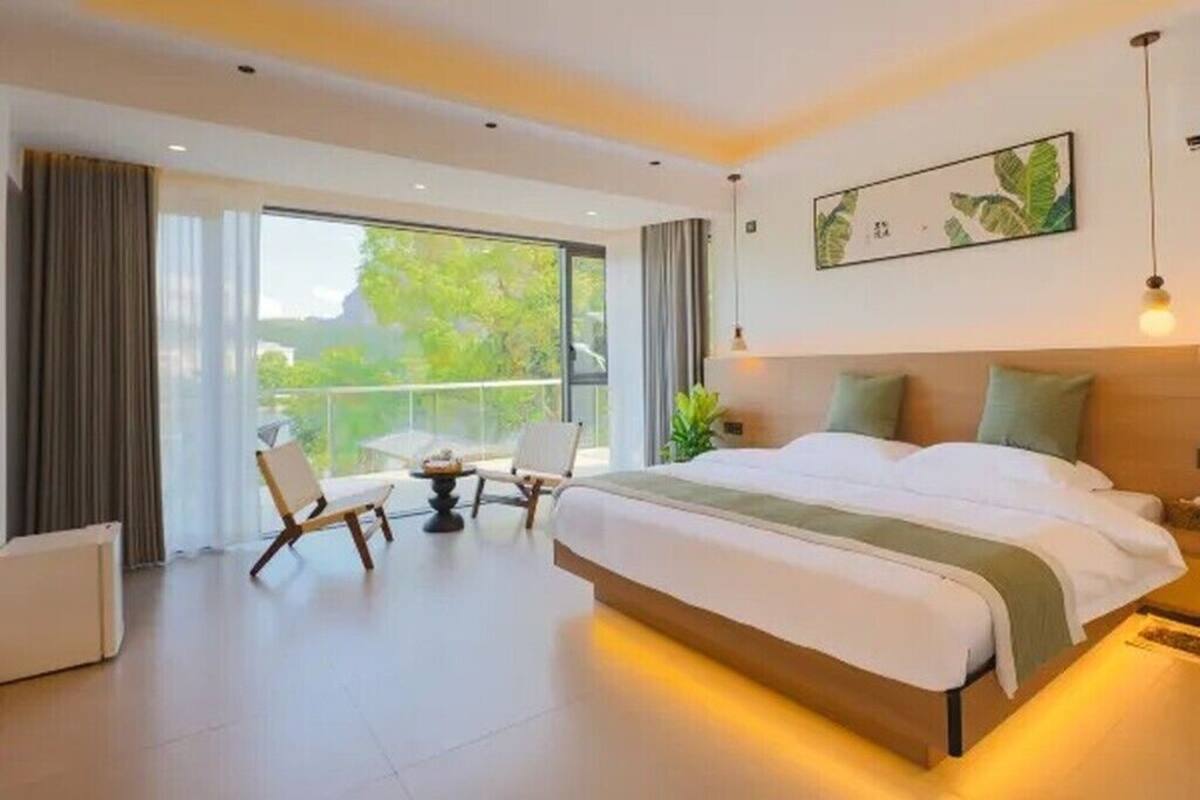 Luxury Double Room | Desk, laptop workspace, blackout drapes, soundproofing