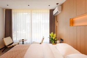 Comfort Double Room, Hill View | Desk, laptop workspace, blackout curtains, soundproofing - Boyu Xunguang Homestay (Shaoguan)