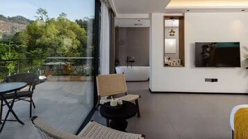 Senior Suite, Hill View