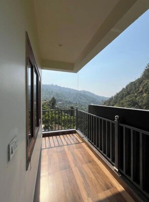 Comfort Double Room, Balcony, Mountain View | Property grounds - Peach Farm Stay (Ramgarh)