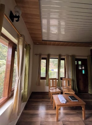 Comfort Double Room, Balcony, Mountain View | Interior