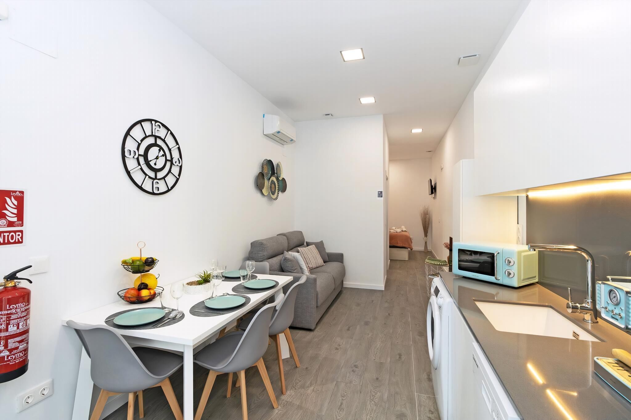 公寓 (One-Bedroom Apartment)