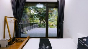 Double Room, Garden View | Langsir/tirai gelap terus, kalis bunyi, Wi-fi percuma, cadar katil 