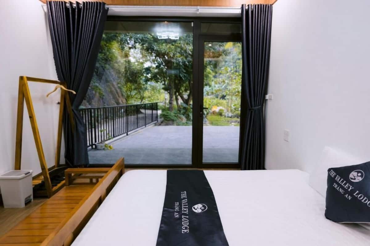 Double Room, Garden View | Blackout drapes, soundproofing, free WiFi, bed sheets