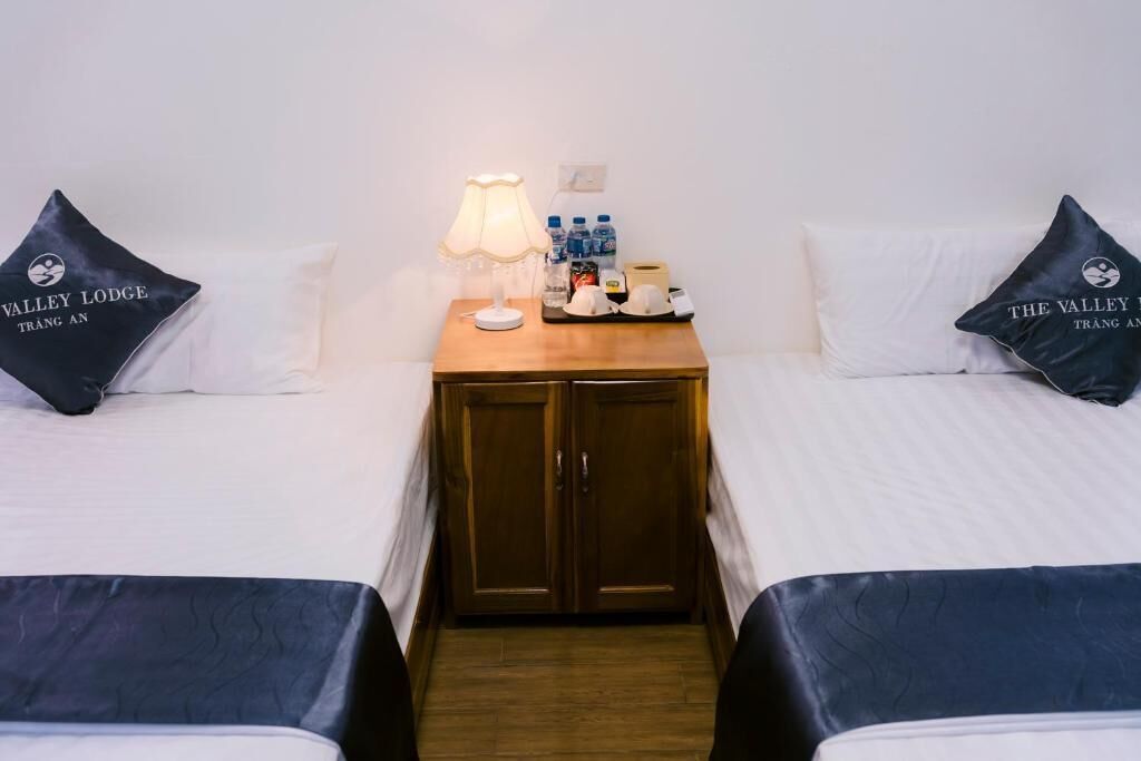 Habitación Deluxe con 1 cama doble o 2 individuales, patio, vistas al jardín | Sistema de insonorización y wifi gratis