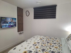 1 bedroom, iron/ironing board, WiFi (free), bed sheets