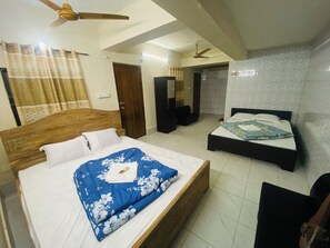 Quadruple Room | Free WiFi - HOTEL Al-FAHAD INT.LTD. (Dhaka)