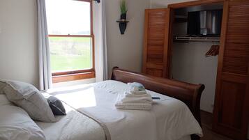 2 bedrooms, desk, iron/ironing board, free WiFi