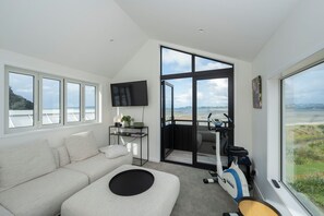 Smart TV - Big Light House
'24 Home of Year (Snells Beach)