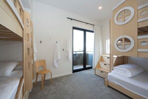 Iron/ironing board, WiFi, bed sheets - Big Light House
'24 Home of Year (Snells Beach)