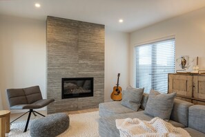 Smart TV - Big Light House
'24 Home of Year (Snells Beach)