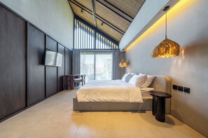 Villa Luxury, vista piscina | Biancheria da letto di alta qualità, una cassaforte in camera