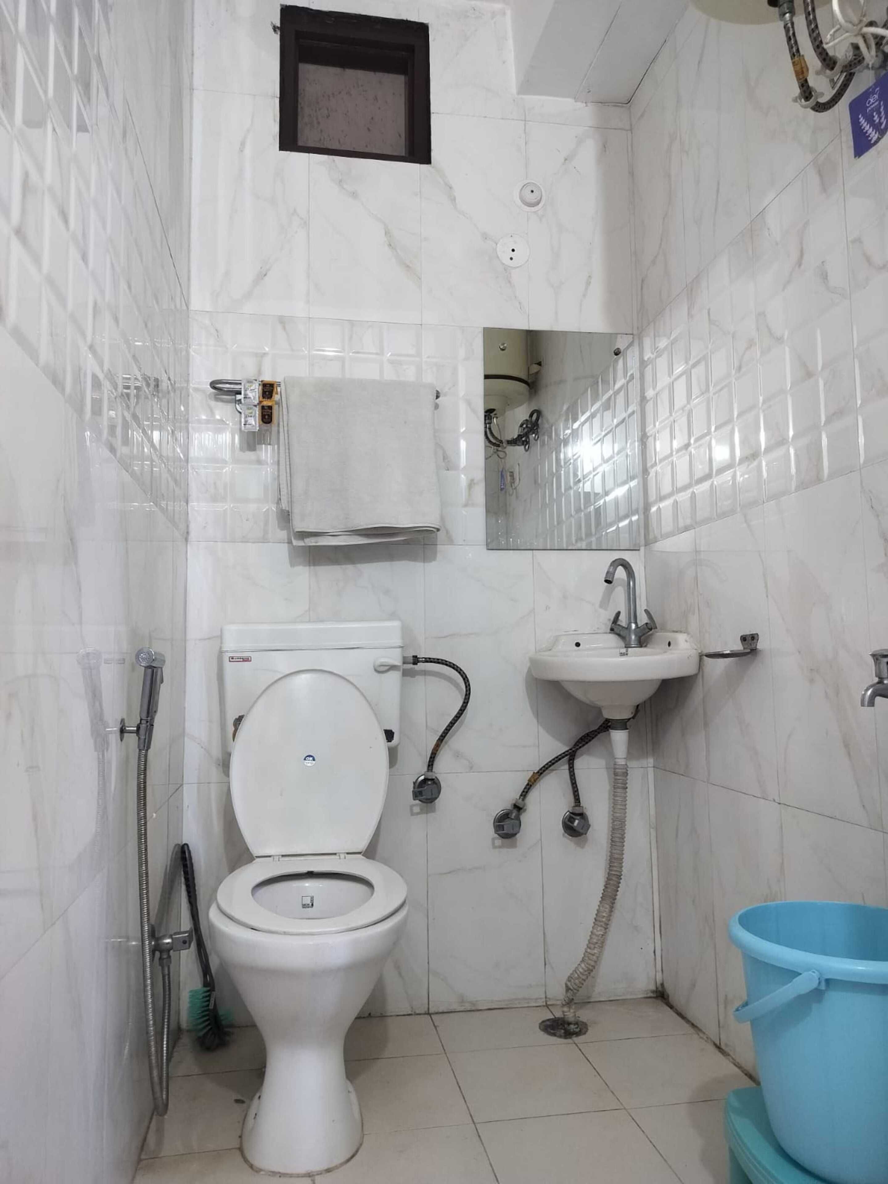 Deluxe Room | Bathroom | Shower, free toiletries, soap, shampoo
