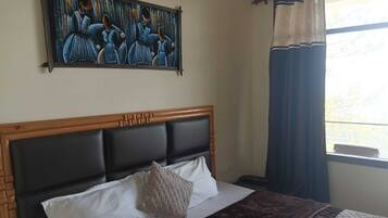 Deluxe Room | Rollaway beds, free WiFi, bed sheets