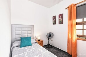 Căn hộ (Two-Bedroom Apartment)