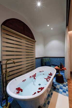 Deluxe tweepersoonskamer, balkon, uitzicht op stad | Spa