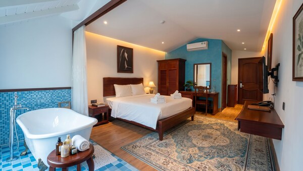 Hai Bot Home A100 - Phú Quốc