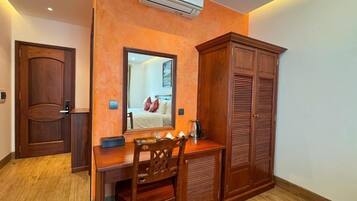 Habitación Deluxe doble, bañera de hidromasaje, vistas a la ciudad | Interior