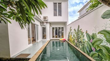 Villa de lujo, vista a la alberca | Alberca | Alberca al aire libre