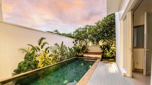 ลักซ์ชัวรี่วิลล่า, วิวสระว่ายน้ำ | สระว่ายน้ำ | สระว่ายน้ำกลางแจ้ง