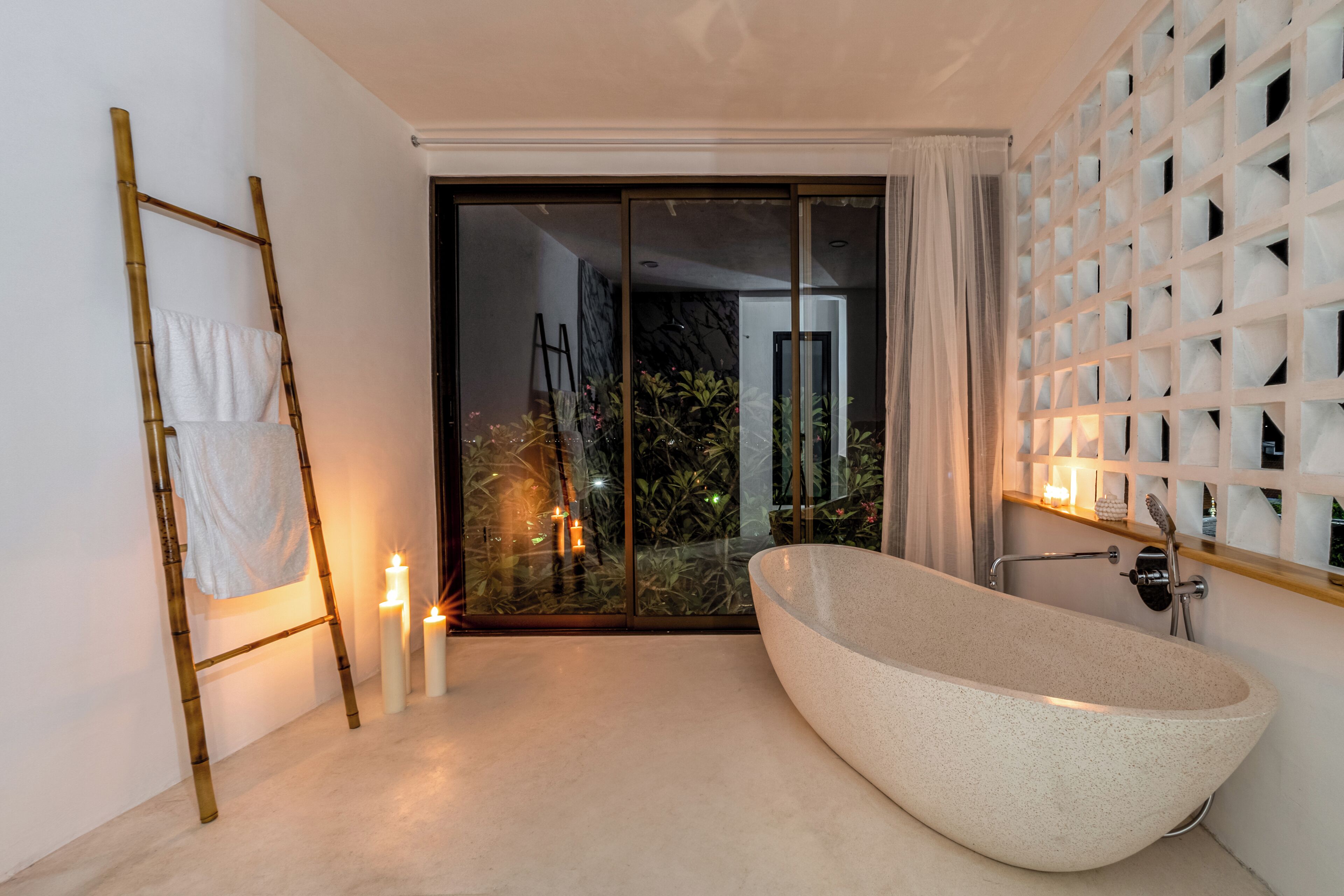 Villa exclusiva, vista a la alberca | Baño | Batas, pantuflas, bidet 