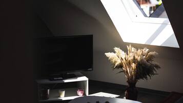 Televisie en een open haard