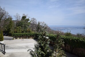 Property grounds - Studio apartment with terrace and sea view (Opatija)