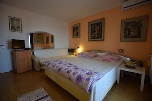 Free WiFi - Comfortable apartment with terrace and sea view.Outdoor kitchen for use! (Opatija)
