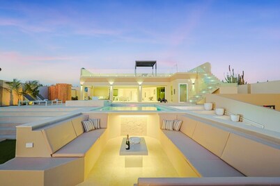 LUX 4BR Modern Villa • Pool Oasis • Villa Graziano