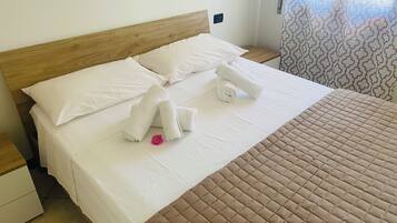 2 chambres, fer et planche Ă repasser, Wi-Fi gratuit, draps fournis