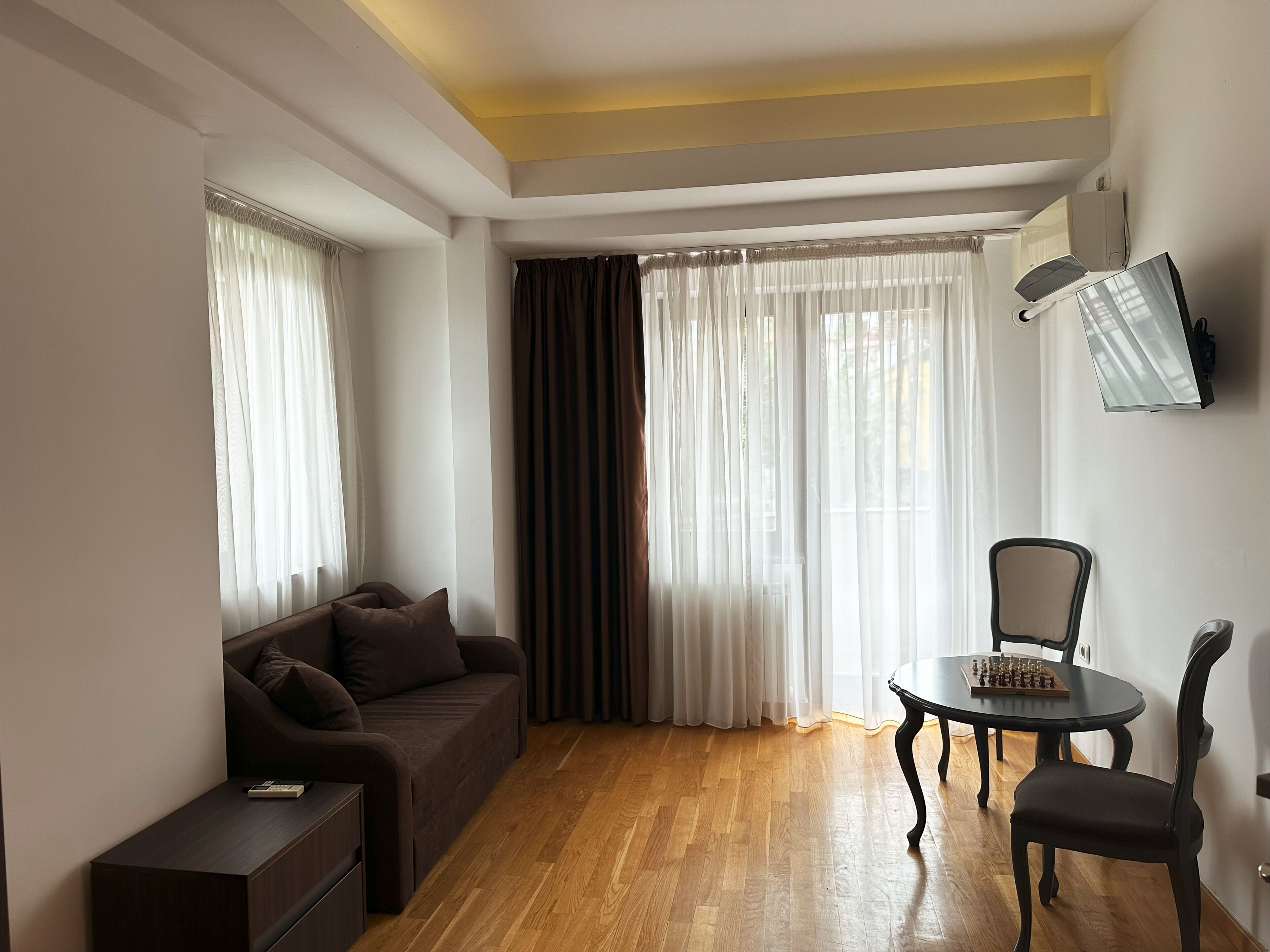 Deluxe Double Room, Balcony | Living area