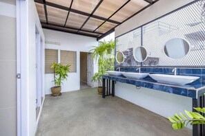 Studio Classique | Salle de bain | Chaussons