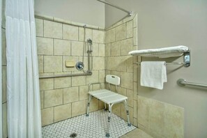Bathroom - Studio 6 Bakersfield_1 Queen Bed | Mobil (Bakersfield)