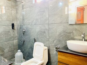 Bathroom - Lake View Resort in Guruvayur (Guruvayur)