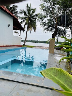 Pool - Lake View Resort in Guruvayur (Guruvayur)