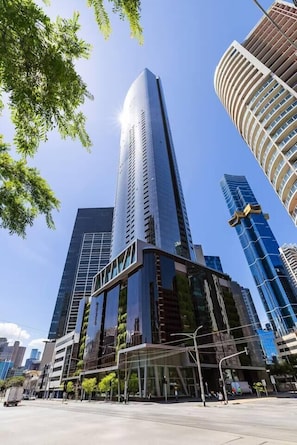Exterior - Skyline Escape 2BR Apt | Crown w/ Pool & Free Tram (Southbank)