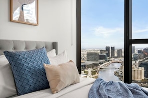 Iron/ironing board, WiFi, bed sheets - Skyline Escape 2BR Apt | Crown w/ Pool & Free Tram (Southbank)