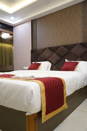 Deluxe Double Room | Free WiFi - JST Mahal and Residency (Tiruvannamalai)