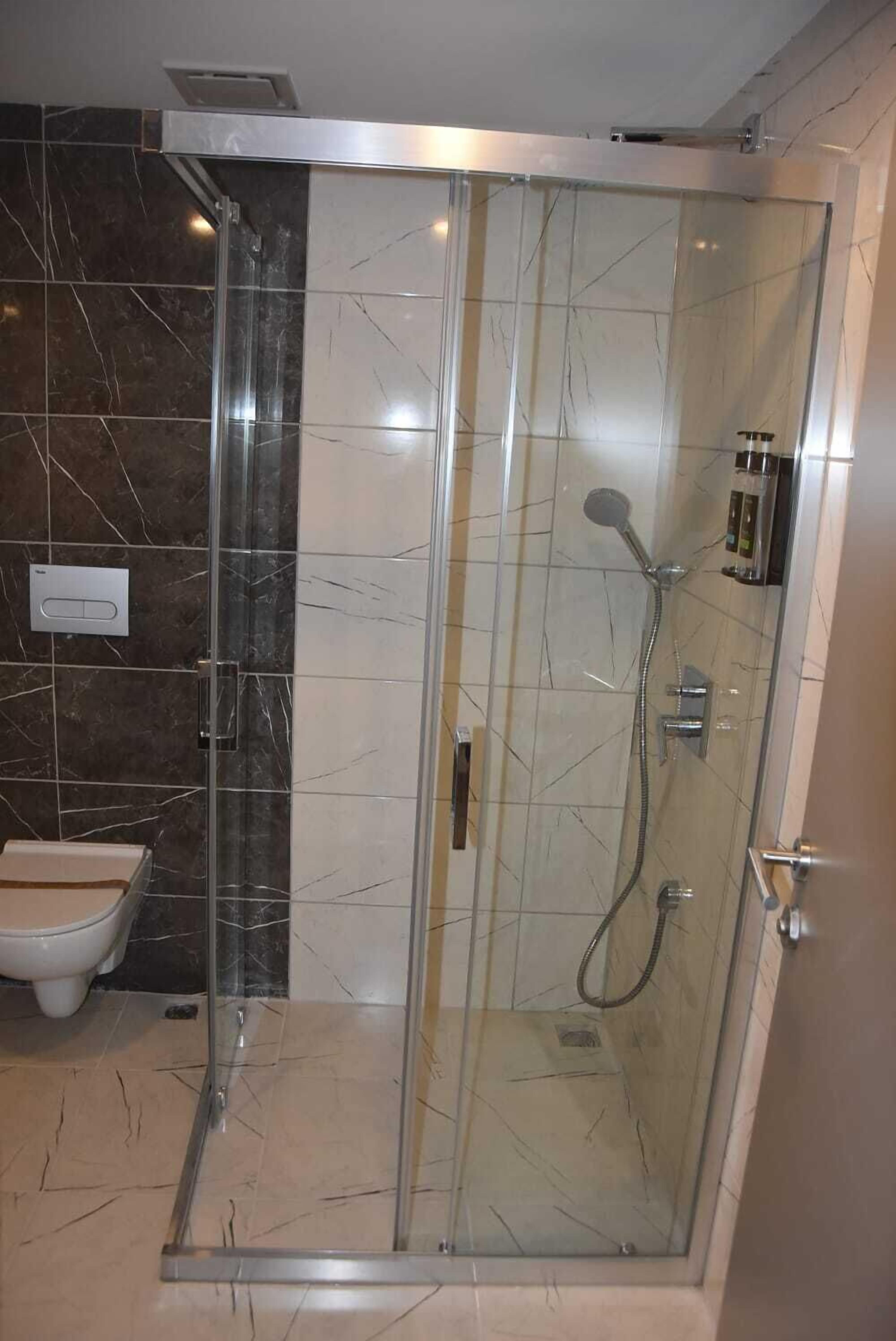 Kamar Double Standar, Bebas Asap Rokok, Pembersihan Kamar | Kamar mandi | Shower, pengering rambut, sandal, dan handuk
