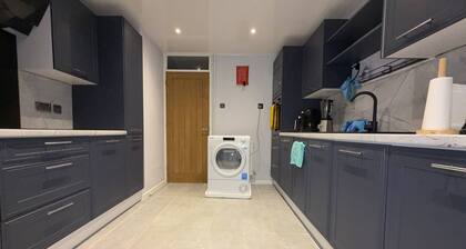 Cozy House Rental with Private Room in North Northamptonshire
