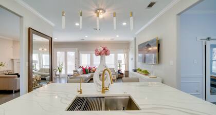 Cedar Hill Estate w/ Pool! Luxe Home & Apartment